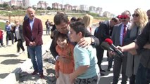 İstanbul-Ekrem İmamoğlu, Beylikdüzü'nde Çocuklarla Zeytin Ağacı Dikti