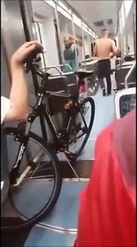 Cet homme a été brutalement étouffé pour avoir harcelé des passagers dans un métro