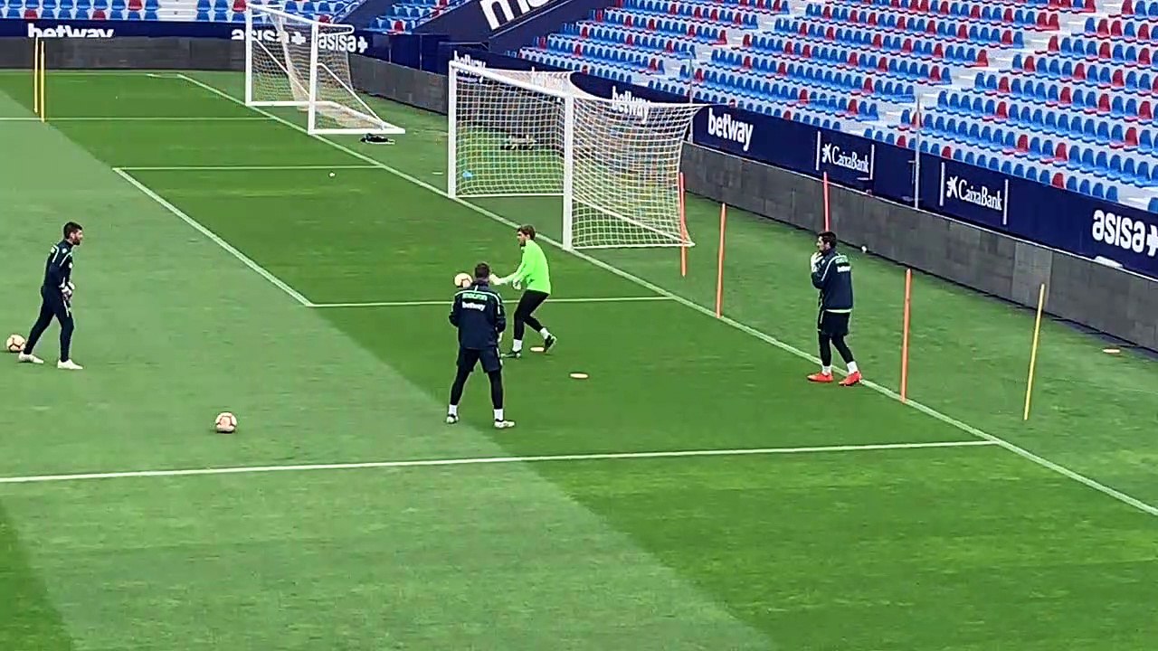 Último entrenamiento del Levante antes de medirse al Betis