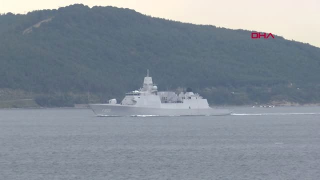 Çanakkale Hollanda Savaş Gemisi Çanakkale Boğazı'ndan Geçti