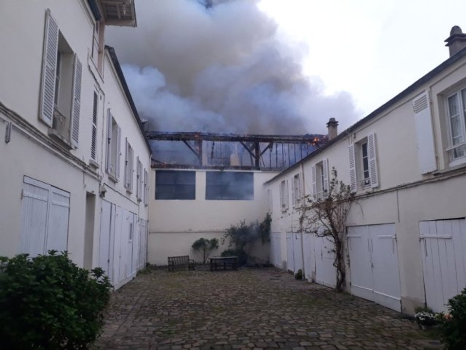 Paris'te Korkutan Yangın