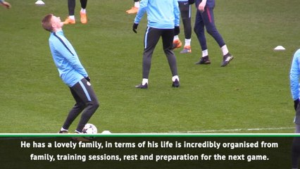 Descargar video: Guardiola confirms De Bruyne will miss Manchester Derby