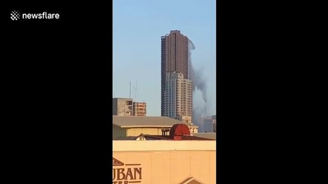 La piscine sur le toit d'un immeuble se fait vider par un séisme aux Philippines