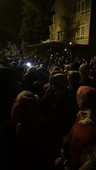 Mahalleli cinsel istismara uğrayan çocuk için karakol önünde eyleme başladı