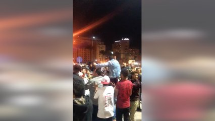 بالأعلام وأغاني بيكا.. احتفالات في ميدان التحرير بنتيجة الاستفتاء