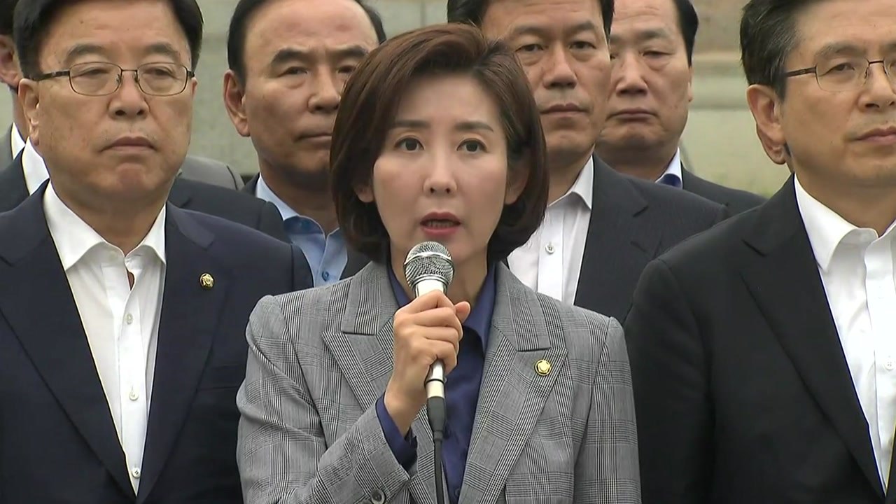 한국당, 밤샘 농성 돌입...국회 마비에 추경 통과도 불투명 / YTN