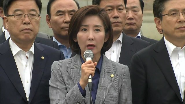한국당, 밤샘 농성 돌입...국회 마비에 추경 통과도 불투명 / YTN