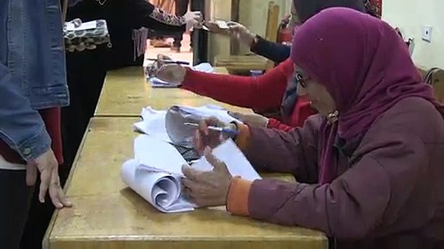 Egipcios aprueban en referéndum ampliar mandato del presidente