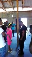 PASTOR SACA DEMONIO A BESO LIMPIO