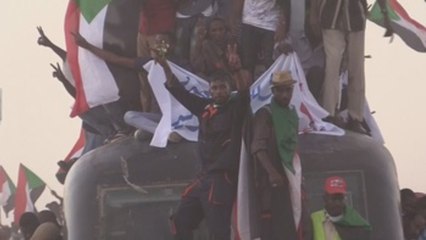 El tren de "la cuna de la revolución" embala a los opositores de Sudán