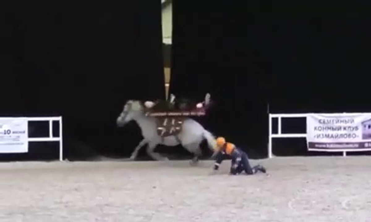 Transport de blessé à cheval... Pas certain que ce soit une bonne idée