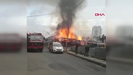 Ataşehir'de Kereste Deposu Alev Alev Yandı