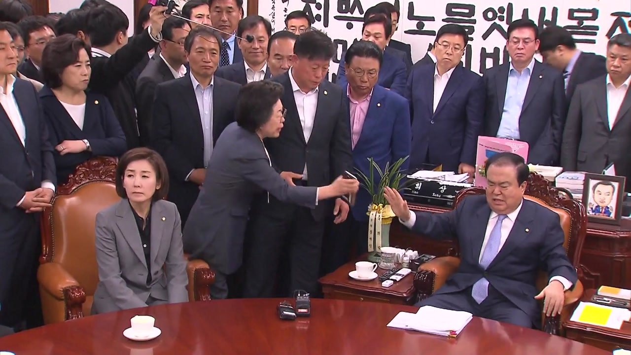 '한국당 항의방문'에 문희상 국회의장 쇼크 증세 / YTN