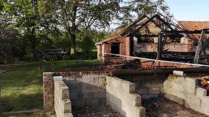 Violent incendie à la ferme Saint-Achaire à Mouscron