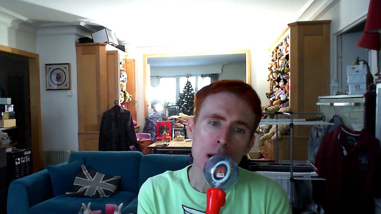 Wiwi égratigne "les amours particulières" de Lana Grey