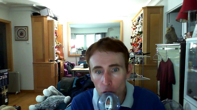 Wiwi égratigne waka jaye de Mike Alabi & Serge Beynaud