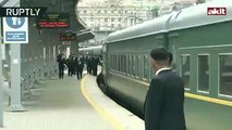 Kim Jong-un’un korumalar, trenin tozunu aldı