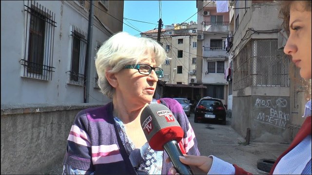 Uji i pishëm përfundon në rrugë/ Banorët: Çarja e tubacioneve që në Janar, askush nuk merr masae