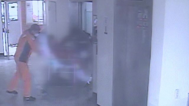 10대 조현병 환자 윗집 할머니에게 흉기 휘둘러 / YTN