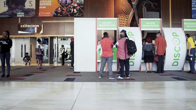 CONCOURS DE PITCH - DIGITAL LAB À partir du 16 avril 2019, le «pitch vidéo» des 30 concurrents est affiché en ligne sur une plateforme dédiée vote.digilabafrica.com Cette plateforme permet aux internautes de regarder et de voter pour leur présent