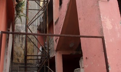 Eşinin mezarına giderken canından oldu