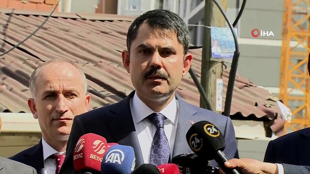 Çevre ve Şehircilik Bakanı Murat Kurum, Kağıthane'de çöken binanın bulunduğu alanda incelemelerde bulundu