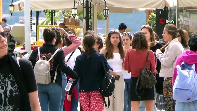 1572 turisti taşıyan kruvaziyer Marmaris Limanı’na demirledi