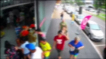 Câmera flagra furto de armas de pressão em loja de utilidade