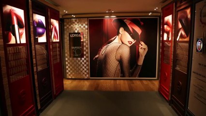 Comment porter la couleur tendance or en journée ?