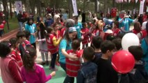 Elazığ'da bin 500 çocuk festivalde renkli görüntüler oluşturdu