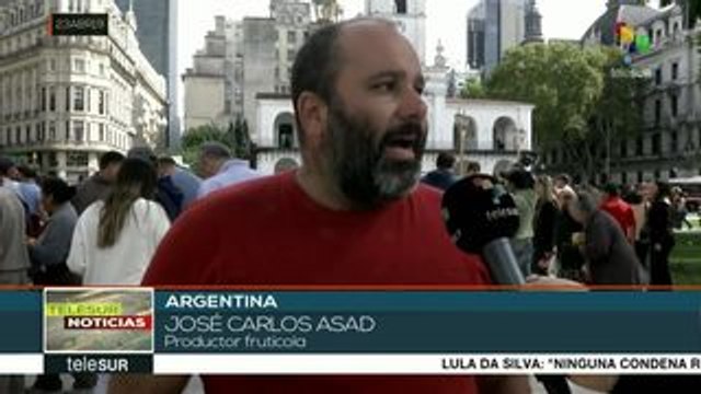 Argentina: productores regalan frutas en protesta por la crisis