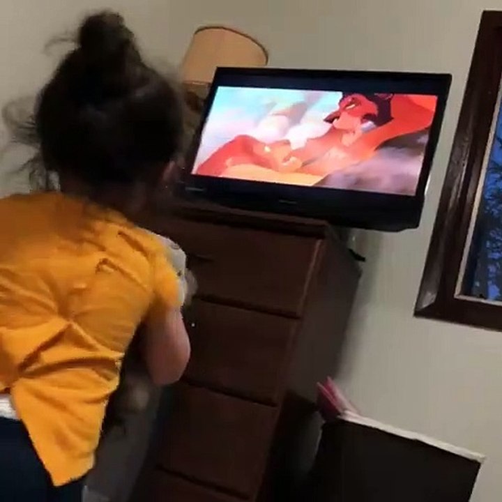 La réaction de cette petite fille devant "Le Roi Lion" va vous briser le cœur