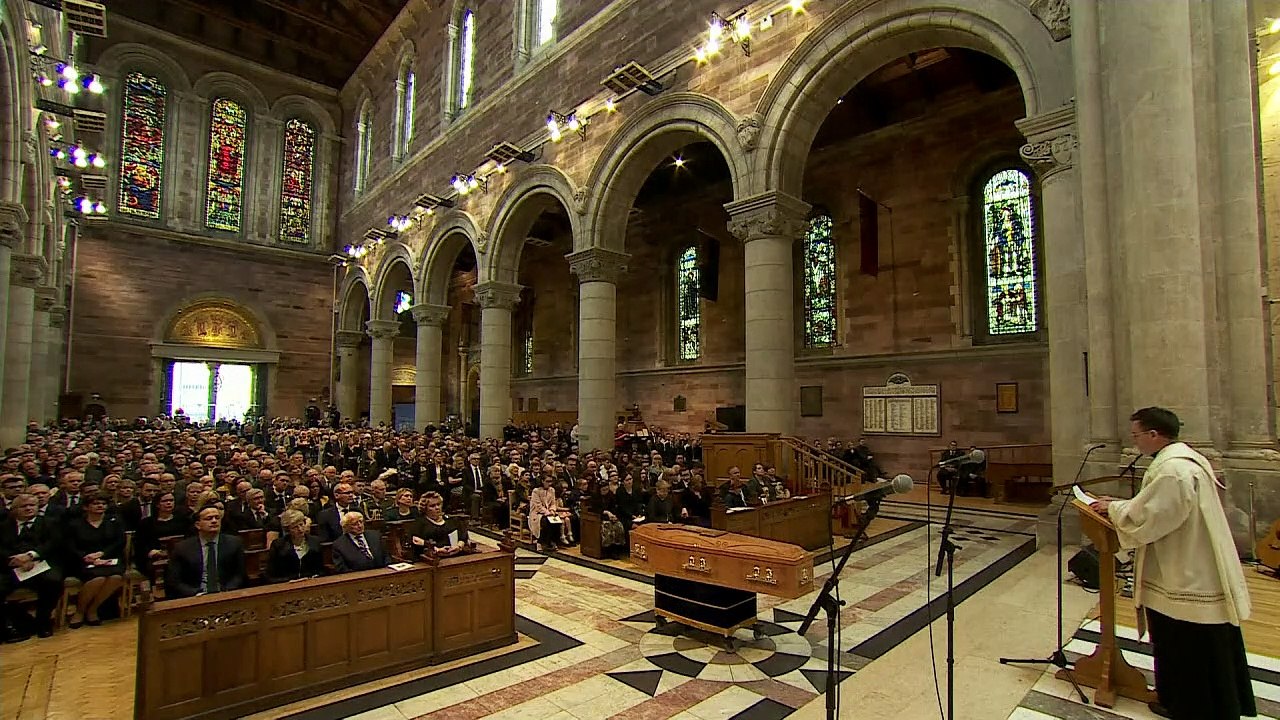 Bewegende Trauerfeier für nordirische Journalistin Lyra McKee