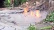 Un bain de boue prend feu à Taïwan... Activité volcanique impressionnante