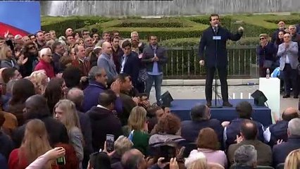 Casado se compromete a reformar el Código Penal para prohibir los homenajes a terroristas