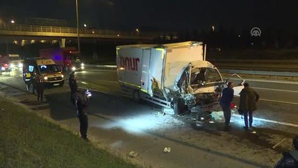 Başakşehir'de İki Kamyonet Çarpıştı: 1 Yaralı