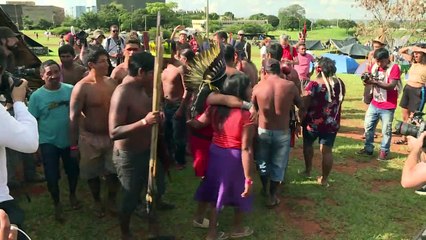 Download Video: Indígenas defienden en Brasilia sus derechos frente a Bolsonaro