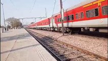 NZM BDTS YUVA & Mumbai Rajdhani Express overtakes Andaman Express
