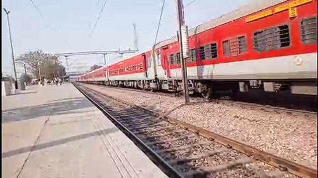 NZM BDTS YUVA & Mumbai Rajdhani Express overtakes Andaman Express