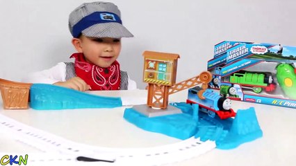 Thomas Und Seine Freunde Snowy Mountain Rescue Set Unboxing Motorisierten Spielzeug-Bahn Ckn Spielzeug