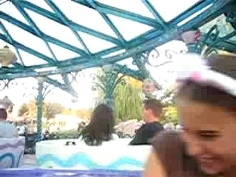 Myriiem && Moii dans les Tasses ( Disneyland )