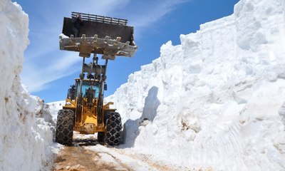 Nisan ayında 5 metre karla mücadele