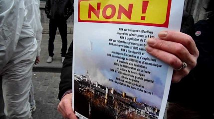Mons: nouveau manifestation contre le projet Clarebout devant le siège de l'IDEA