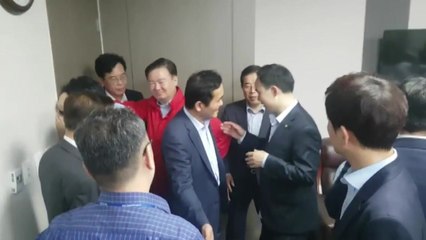 오신환 팩스로 교체...한국당, 회의장 점거하고 채이배 감금 / YTN