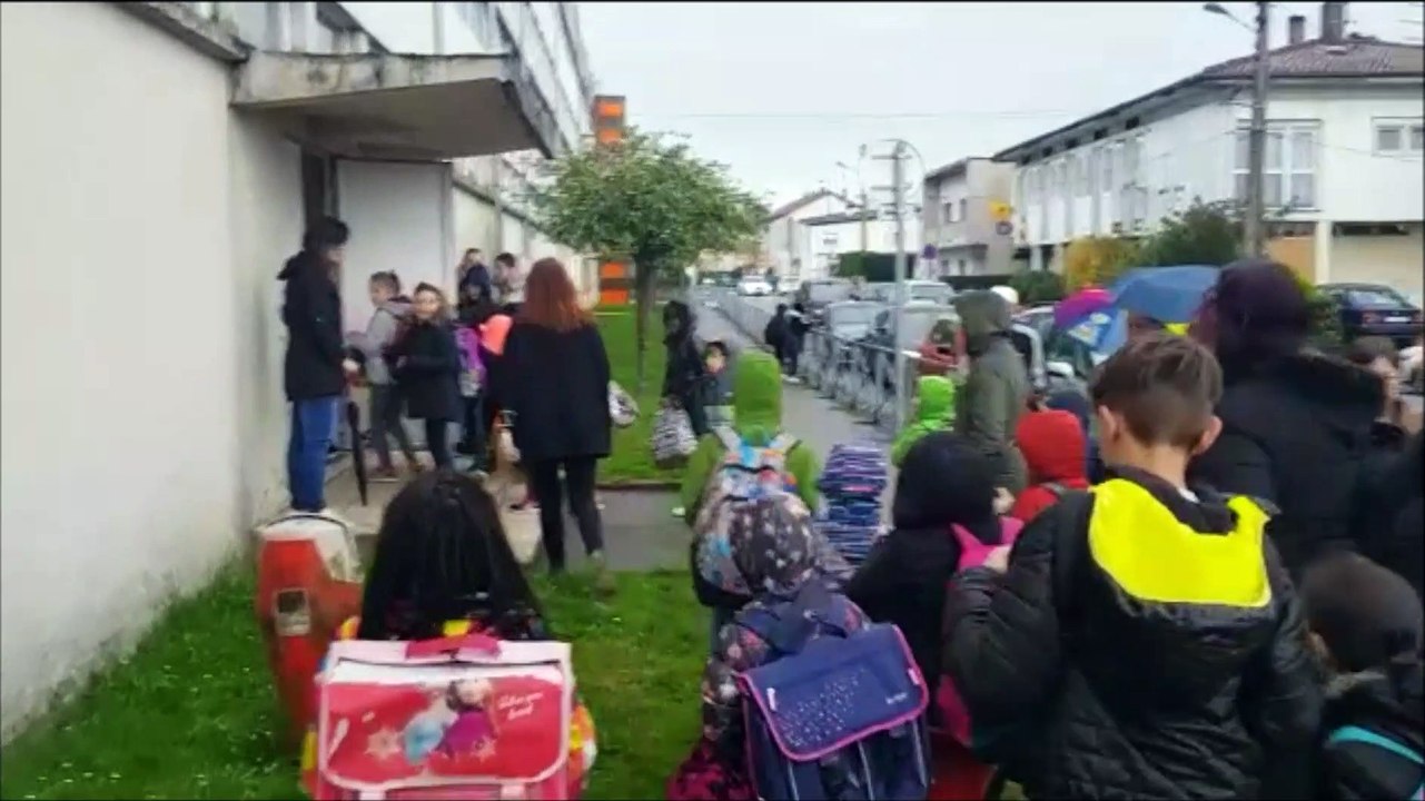 Villerupt : blocage de l'école Joliot Curie par les parents d'élèves contre la loi Blanquer