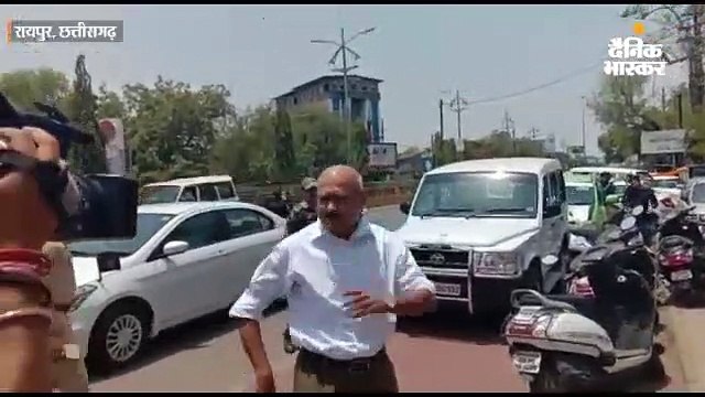 पूछताछ के ईओडब्ल्यू कार्यालय पहुंचे निलंबित डीजी, बाहर 5 मिनट तक खिंचवाते रहे फोटो