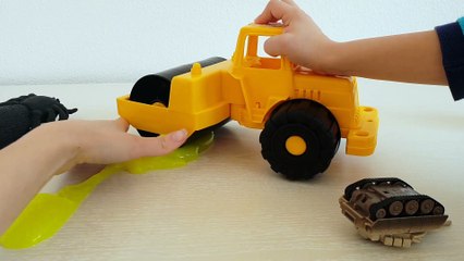 Radioactive Spider Toy Play