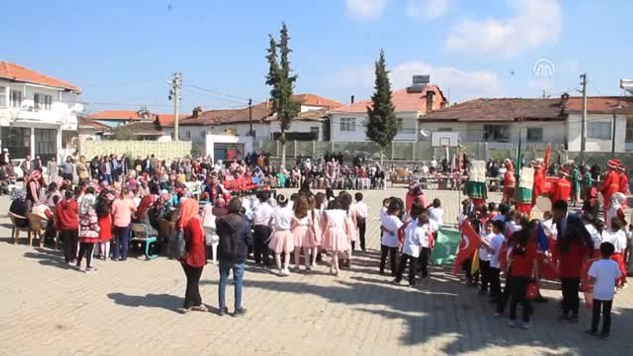 Öğrencilerden Geri Dönüşüm Defilesi - Manisa