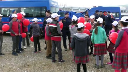 Yozgat’ta jandarma ve öğrenciler fidan dikti