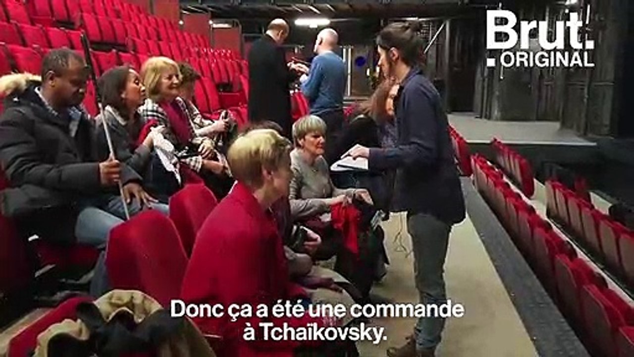 Grâce à l'audiodescription, des non-voyants assistent à des pièces de théâtre